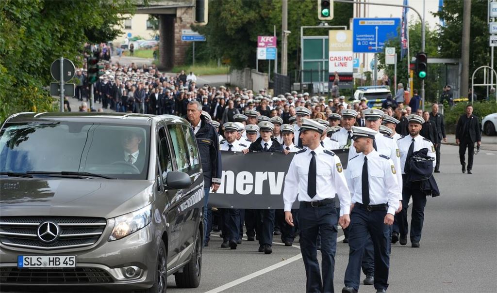 Andächtig zog der Trauermarsch durch Saarlouis