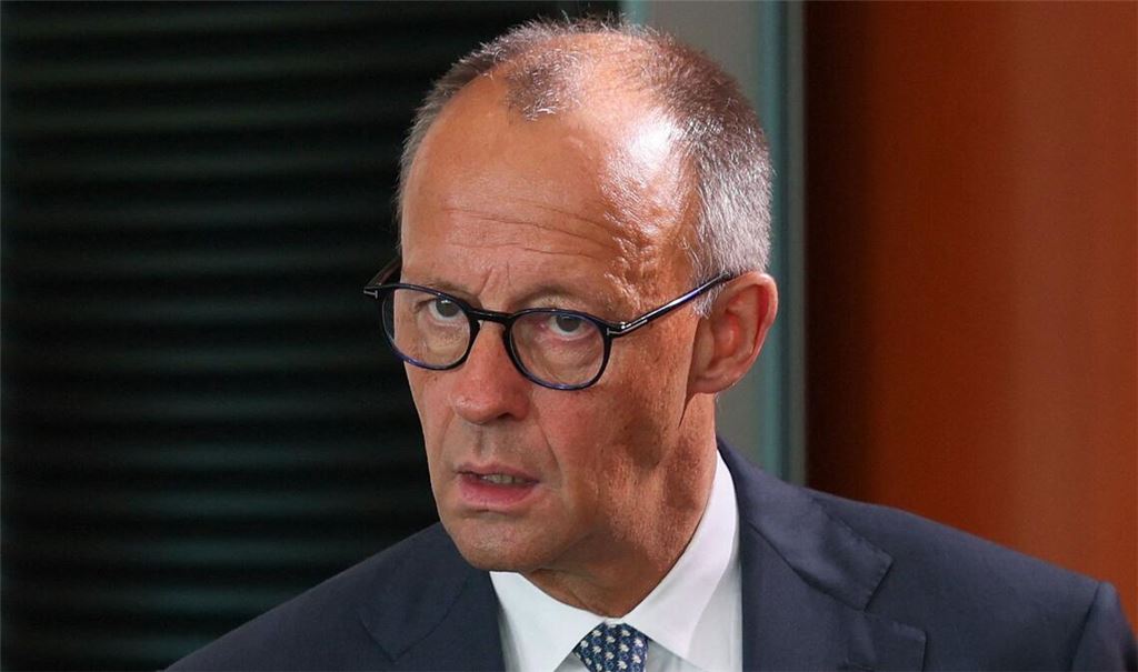 Anders als beim „Lackaffen“ hatte die Staatsanwaltschaft die Bezeichnung von Merz als „Pinocchio“ nicht beanstandet.