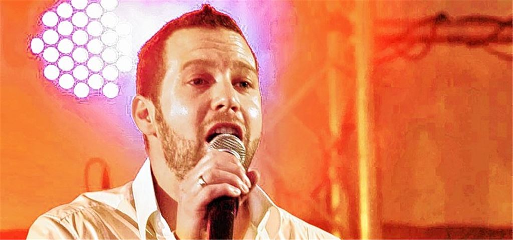 Andi Wiener gibt Gas auf der Bühne. Startet der Knittlinger jetzt, da er mit seiner Band „Traumbild“ einen Plattenvertrag hat, so richtig durch?