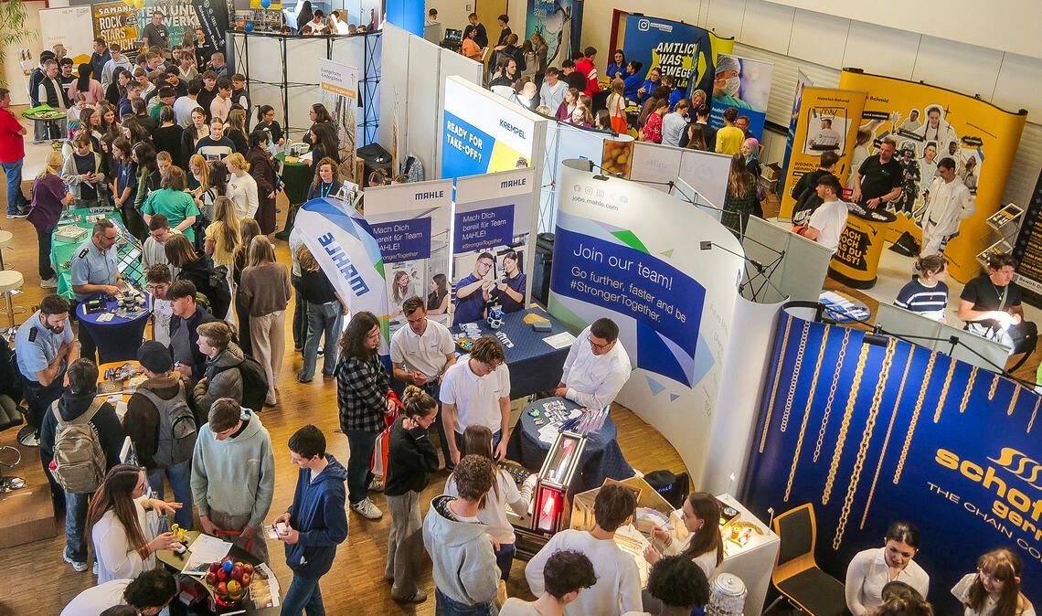 Andrang in der Aula der Blumhardt-Schule. Foto: Friedrich