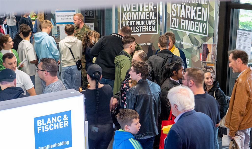 Andrang in der Beruflichen Schule bei der Ausbildungsmesse 2022. Foto: Enzkreis/Netzoptimisten