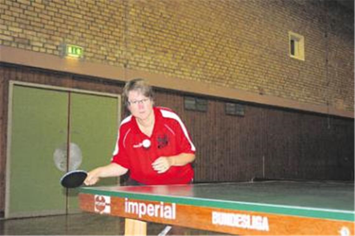 Andrea Sommer kann ihre Einzel zwar durchbringen, doch am Ende muss sich Phönix Lomersheim als Bezirksliga-Neuling gegen den TSV Bietigheim mit 4:8 geschlagen geben. Foto: Westermann