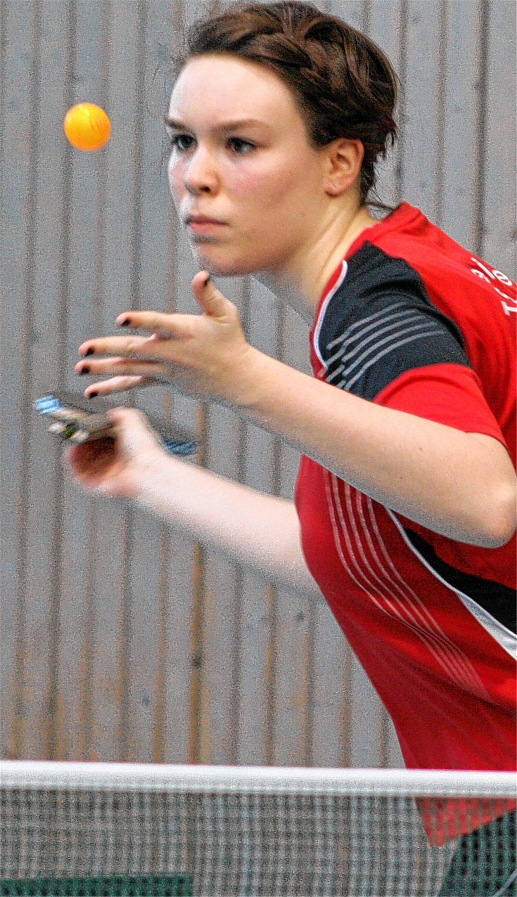 Andrea Sommer (li.) und Rebecca Sommer spielen künftig in einem Team. Seither begegneten sich Mutter und Tochter als Konkurrenten in der Bezirksliga. Fotos: Fotomoment/Westermann