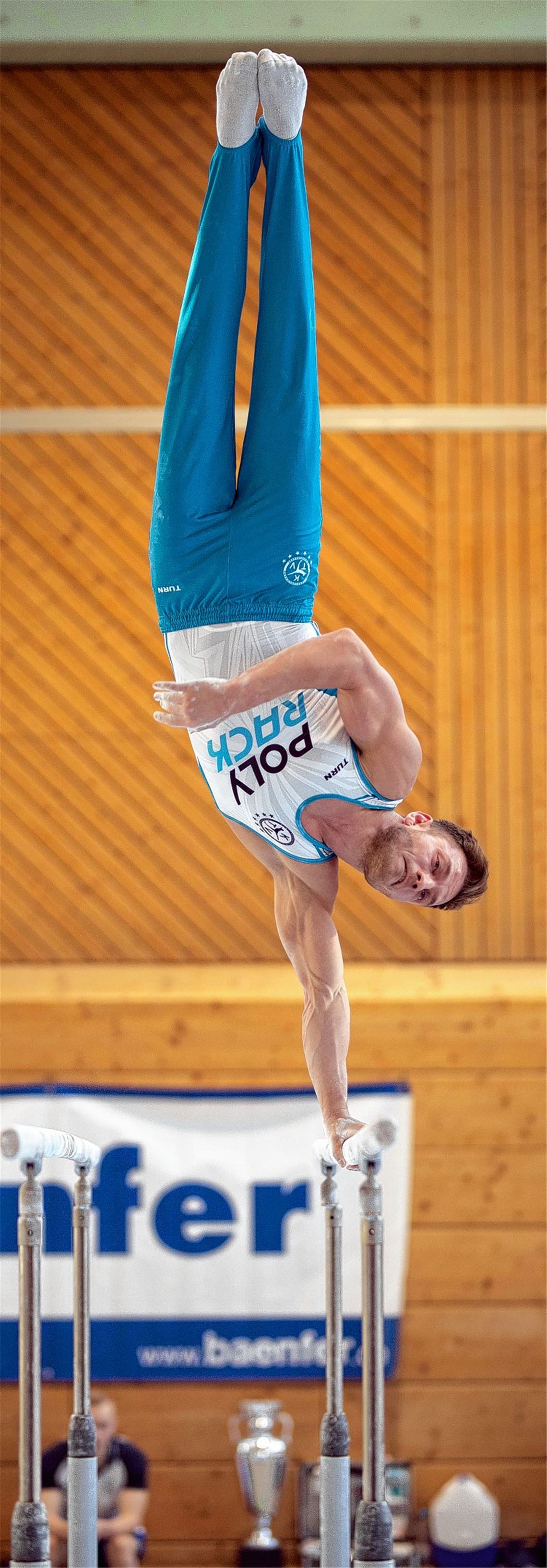 Straubenhardt siegt standesgemäß