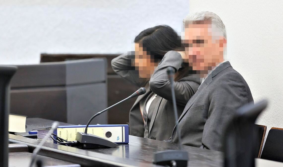 Andreas R. mit seiner Anwältin steht erneut vor Gericht.