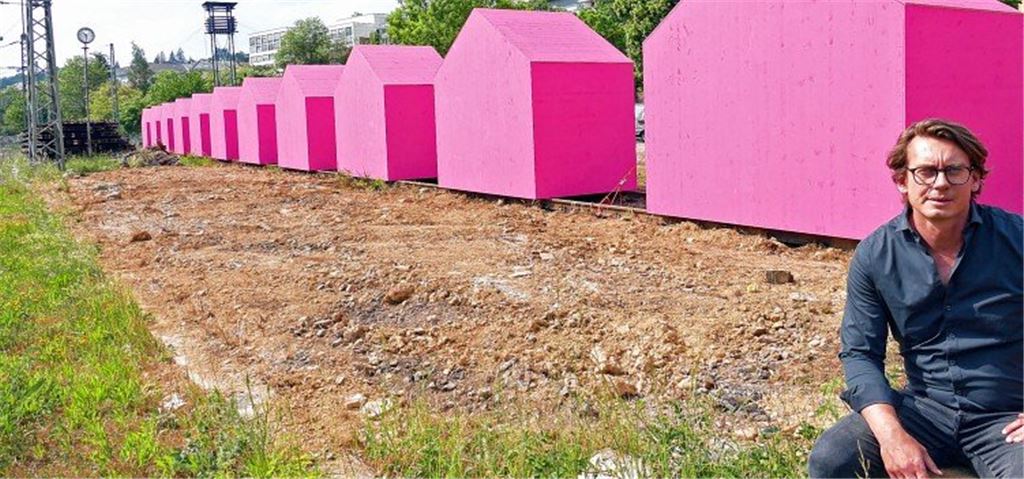 Kunstwerk auf der Kippe