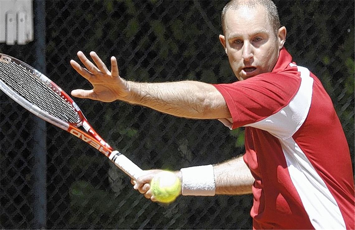 Andreas Schubert greift mit den Tennisfreunden Wiernsheim nach dem Titel. Archivfoto: Fotomoment