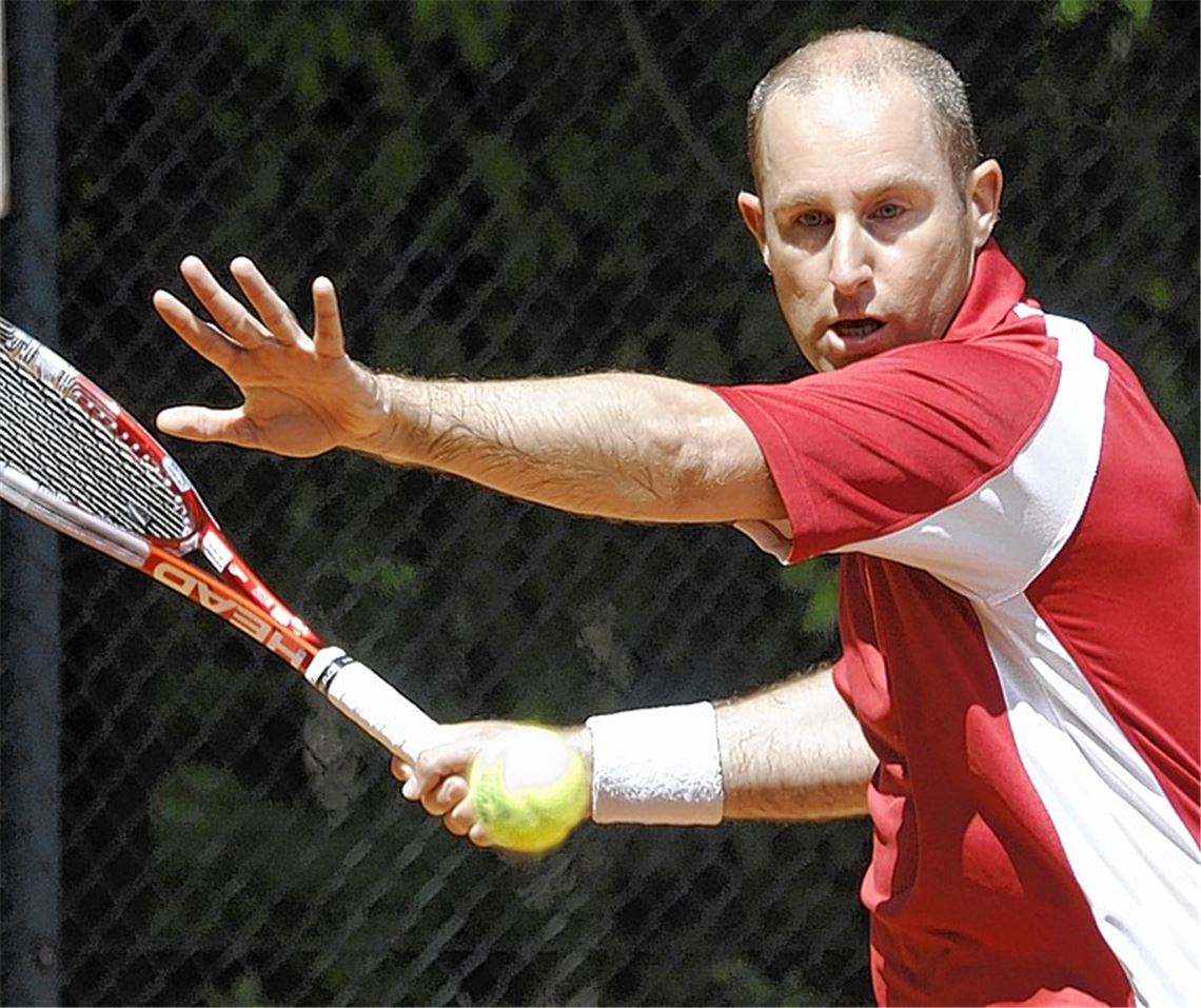 Andreas Schubert punktet für die Tennisfreunde Wiernsheim gegen Mühlacker. Foto: Fotomoment