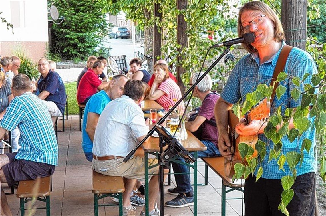Mit Musik und Eiskaffee der Hitze getrotzt