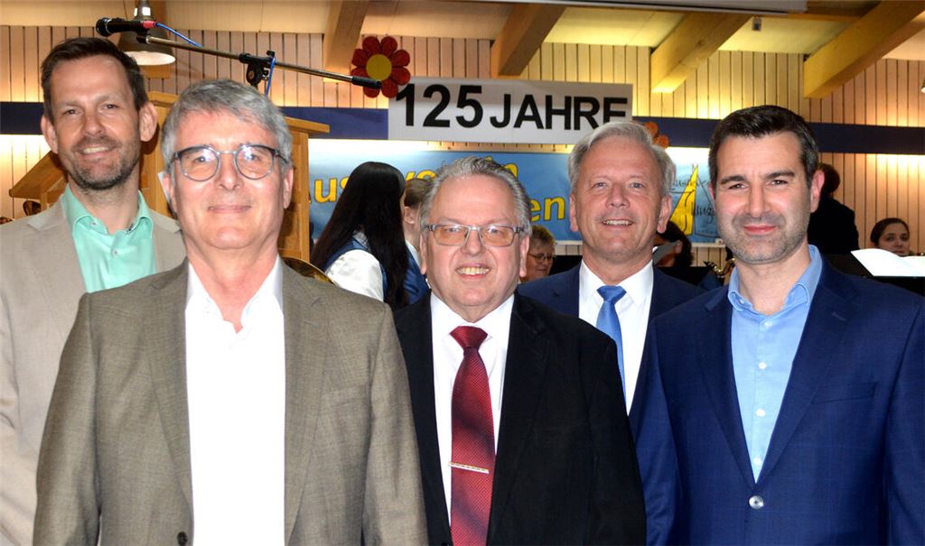 Anerkennende Worte für ein großartiges Jubiläum gab es von Landrat Bastian Rosenau (v.l.), Bürgermeister Armin Pioch, MV-Vorsitzendem Reimund Scheyyt, Kreisverbands-Vorsitzendem Heiko Genthner und Schulleiter Efthymios Vlahos.