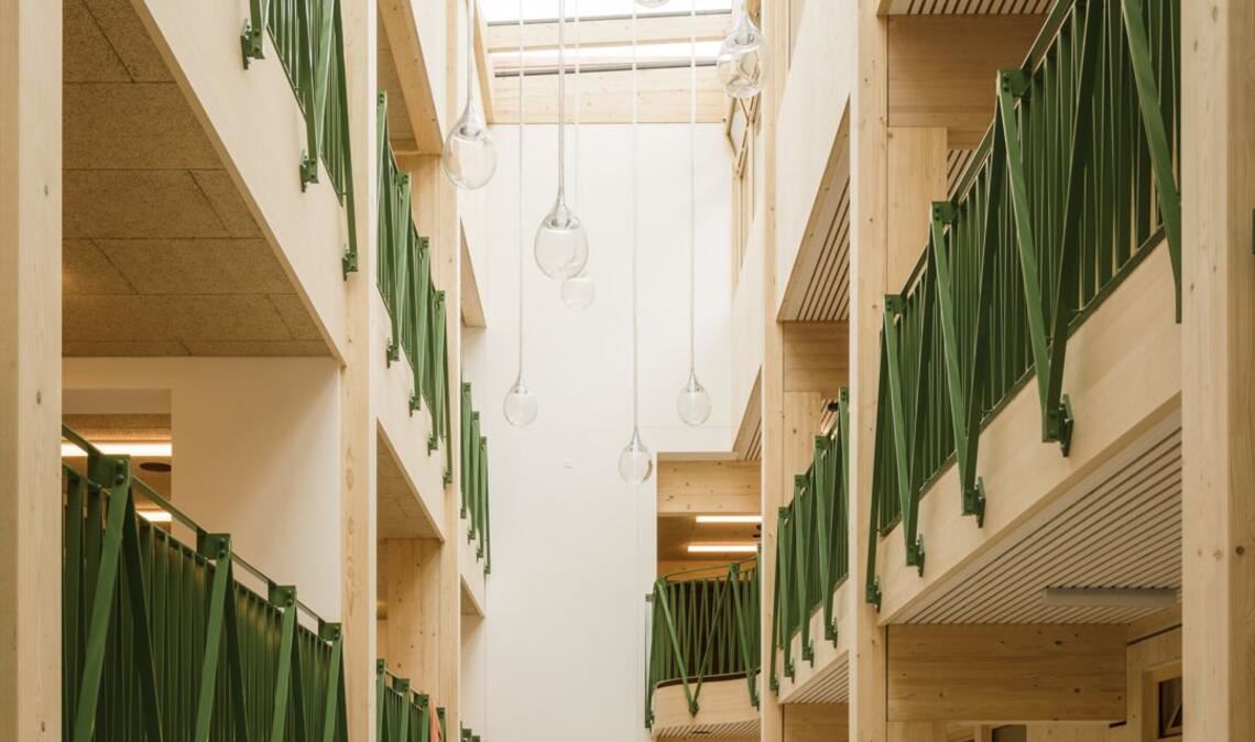 Anerkennung auch fürs Ausland: CURA Architekten – Otto Closs, Marc Ritz: Schulzentrum in Davos Platz, Schweiz.