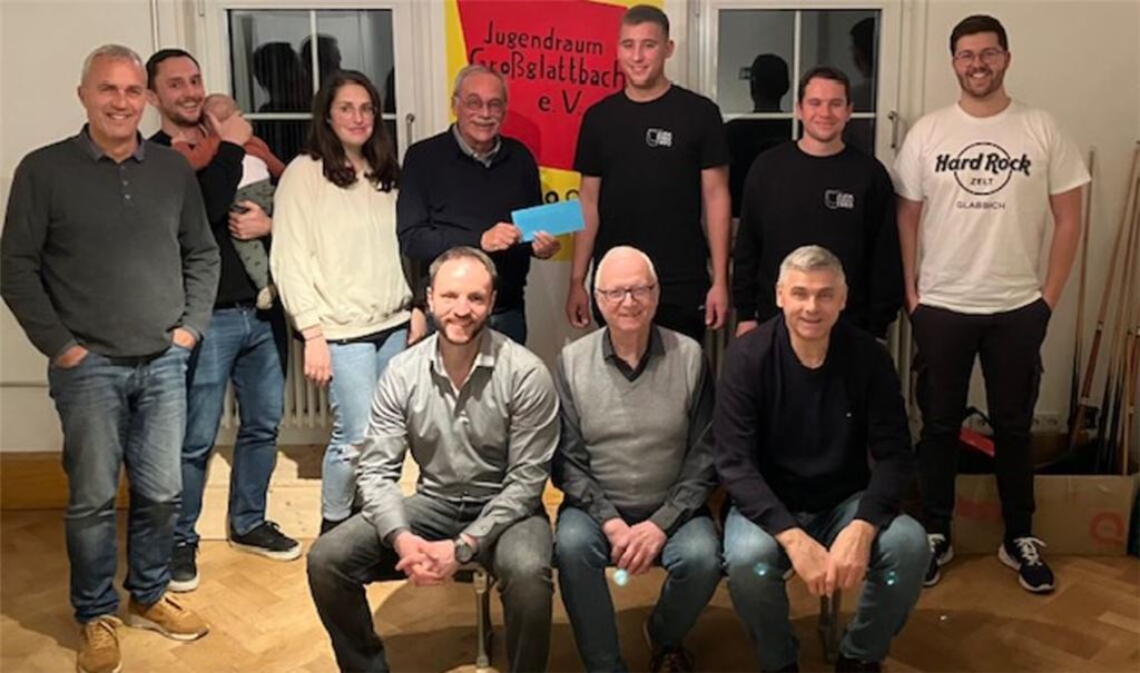 Anerkennung: die Gemeinderatsfraktion der Freien Wähler zu Besuch im Jugendraum in Großglattbach. Foto: privat