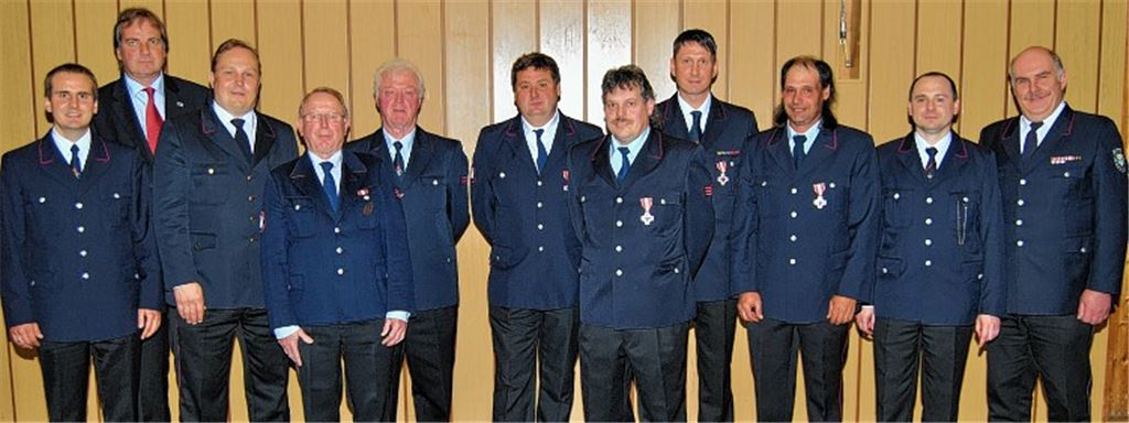 Anerkennung für verdiente Helfer: Die Feuerwehr Knittlingen ehrt ihre Jubilare.