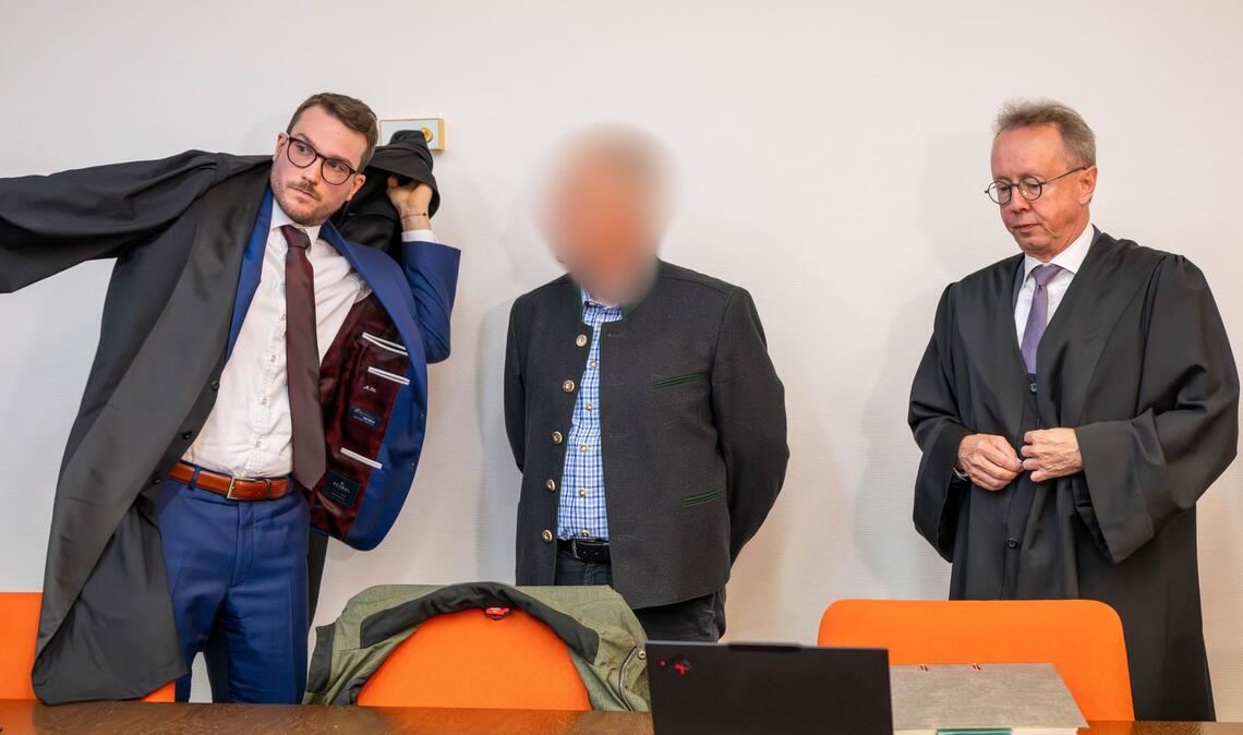 Angeklagt sind vor dem Landgericht München II zwei Bahnmitarbeiter unter anderem wegen fahrlässiger Tötung.