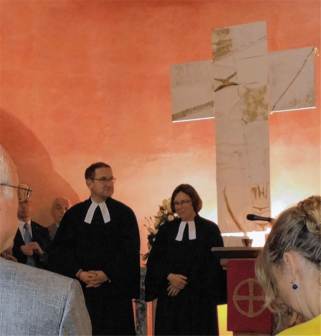 Angekommen in der neuen Heimat Florenz: das Pfarrerehepaar Glaser und Müller bei seiner Amtseinsetzung im September. 