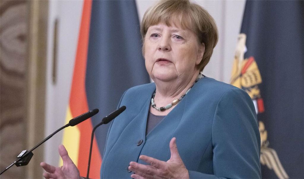 Angela Merkel bei einer Ehrung im Neuen Schloss in Stuttgart.