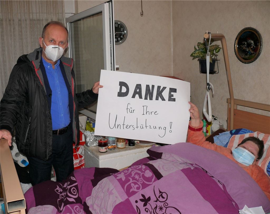 Angelika Mertineit, mit Physiotherapeut Sead Karic, bedankt sich für die Unterstützung. Dietrich