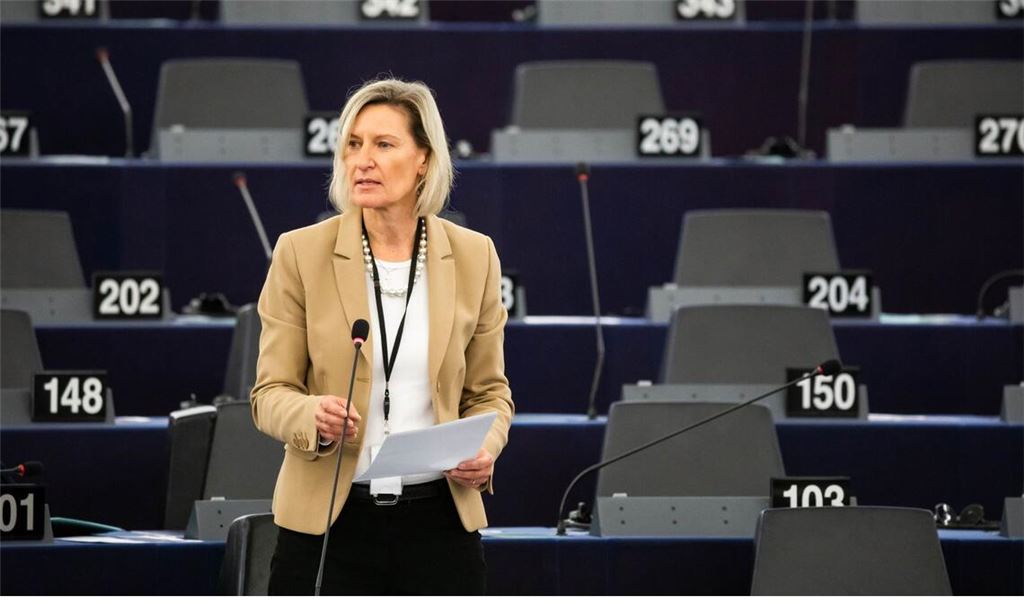 Angelika Niebler wird vorgeworfen EU-Geld für private Zwecke und für ihre Nebentätigkeiten eingesetzt zu haben. Nun hat das Parlament beschlossen, ihre Immunität trotz der Anschuldigungen nicht aufzuheben.