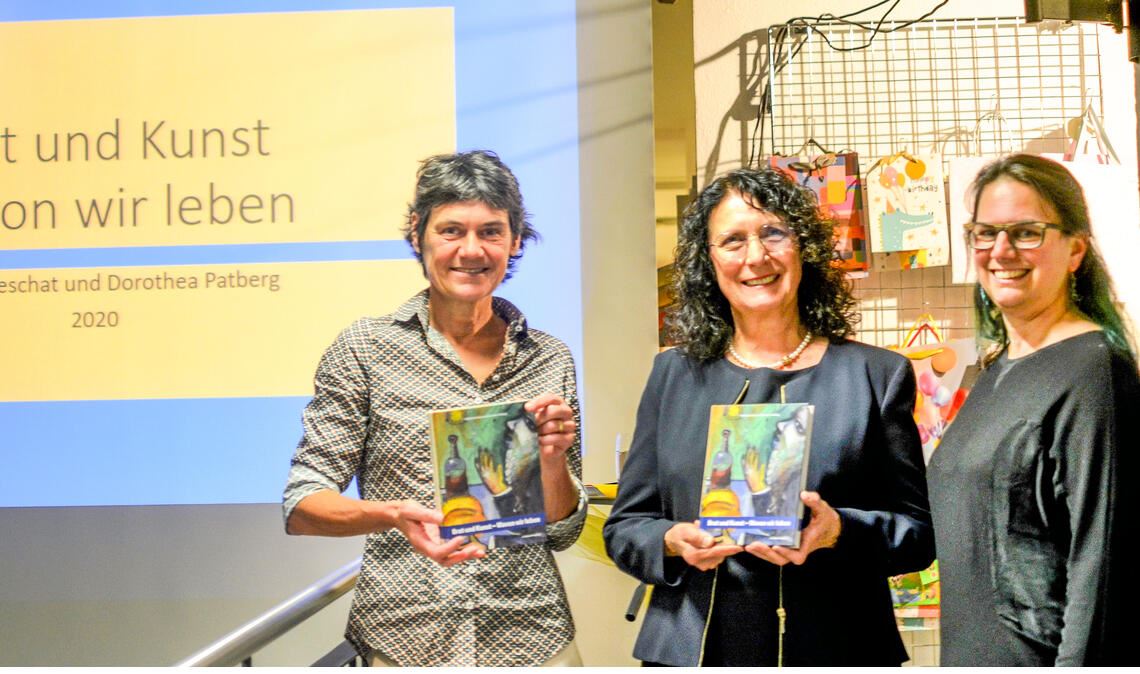 Angelika Wetzel, Dorothea Patberg und Christine von Wagner (v. li.) laden zur ungewöhnlichen Lesung ein. Foto: Stahlfeld