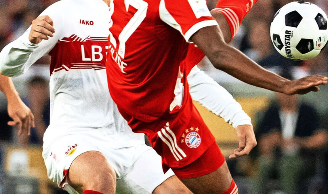 Angelo Stiller (li.) und der VfB unterlagen den Bayern um Michael Olise im Supercup.