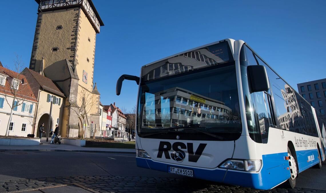 Angesichts des stark gestiegenen Dieselpreises warnt der Verband Baden-Württembergischer Omnibusunternehmen (WBO) vor Einschnitten im Busverkehr (Symbolbild).