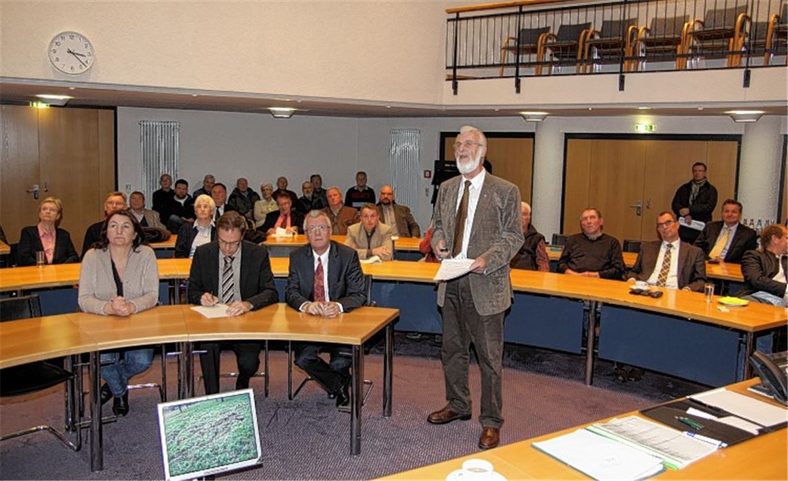 Anhörung im November: Hans-Werner Herre schildert Mitgliedern des Petitionsausschusses die von Wildschweinen verursachten Schäden. Archivfoto: gf