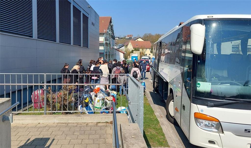 Ankunft von Ukraine-Flüchtlingen wenige Wochen nach Beginn des russischen Angriffskrieges im März 2022 in Lienzingen. Foto: Archiv