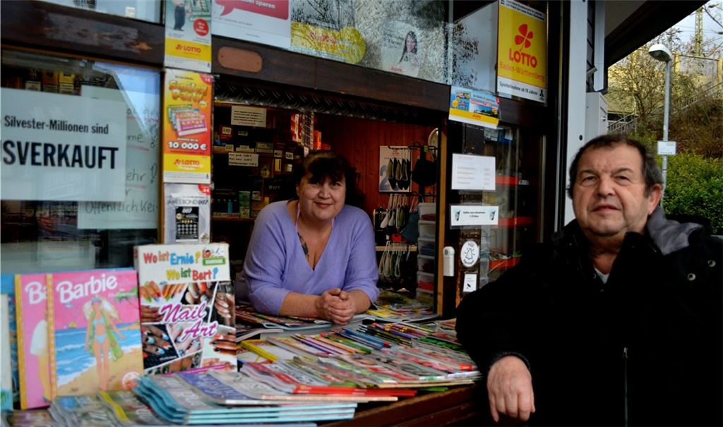Anlaufstelle für ein Schwätzchen: Melanie Gross und ihr Vater Toni im Illinger Kiosk... 
