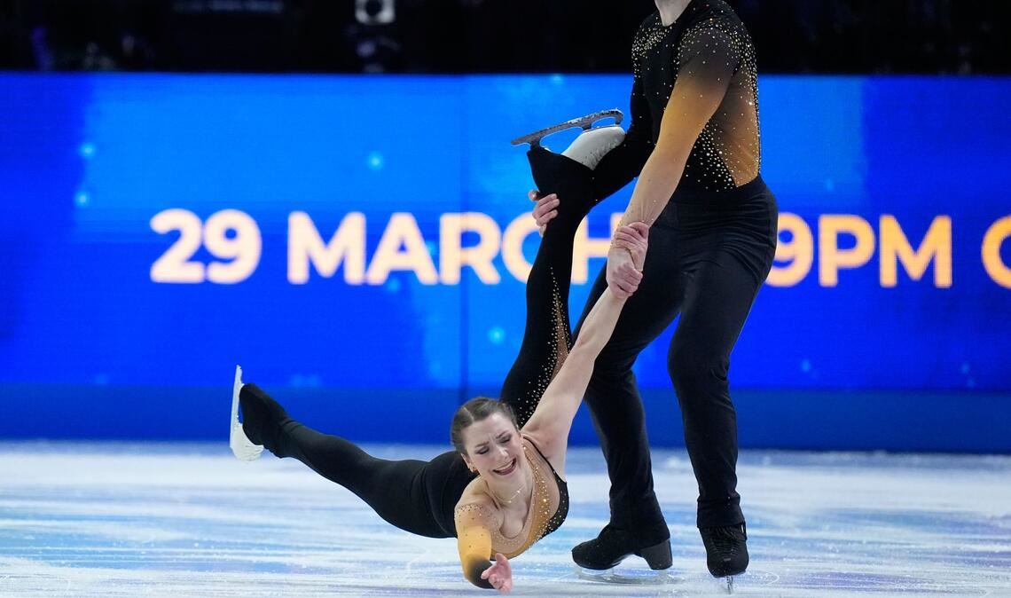 Annika Hocke und Robert Kunkel sind bei der Eiskunstlauf-WM in Prag nach einem Sturz im Kurzprogramm Zehnter.