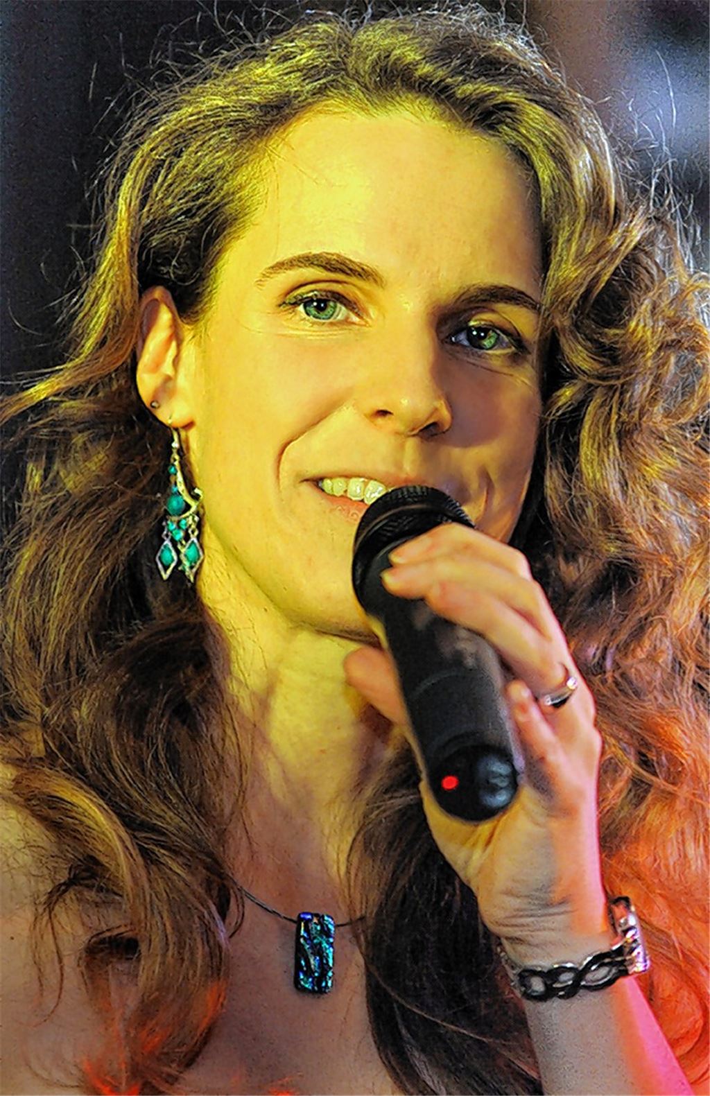 Anny Maleyes tritt mit zwei verschiedenen Bands bei Veranstaltung in der Region auf.