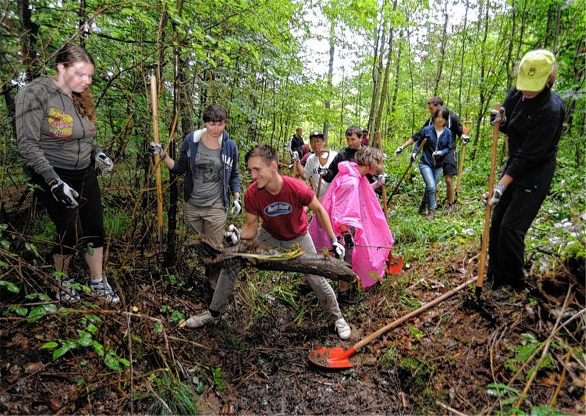Anpacken und mithelfen: Trotz Regen ist das Maulbronner Workcamp gestartet.