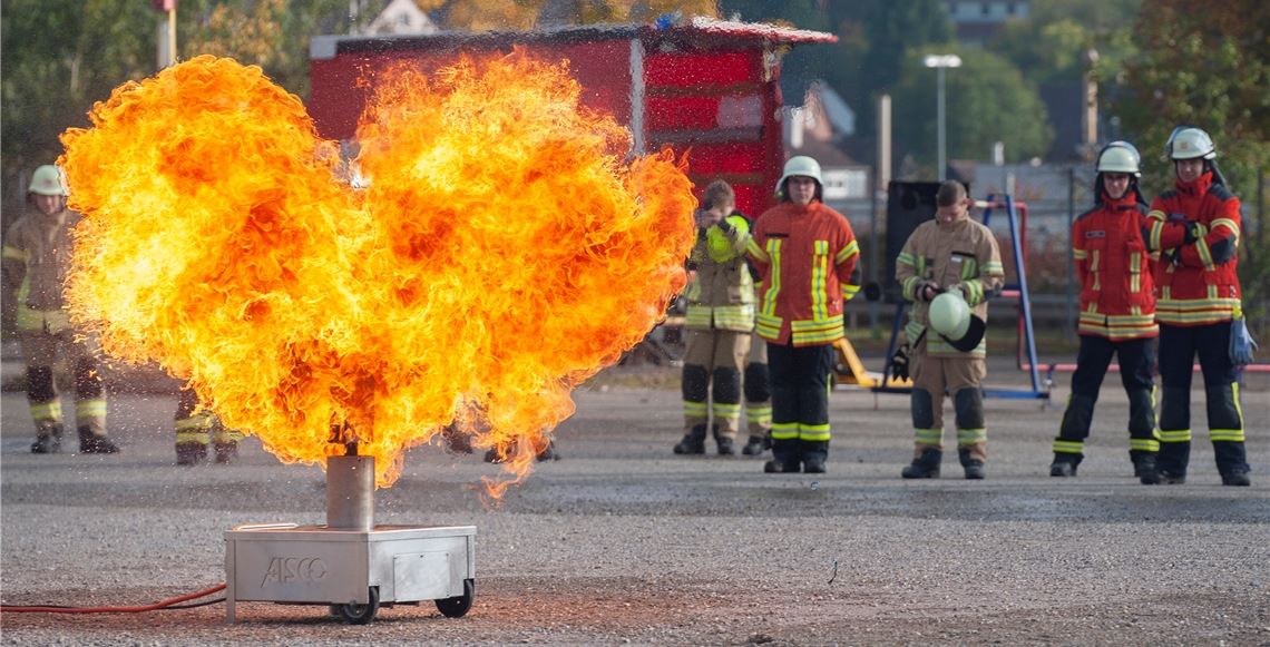 Anschaulicher Unterricht auf dem Ziegeleiareal: Die weitläufige Industriebrache bietet optimale Bedingungen für praxisnahe Demonstrationen.Fotos: Fotomoment