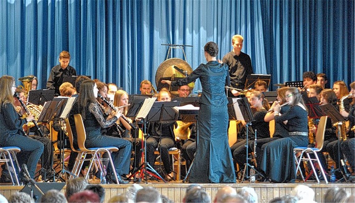 Anspruchsvolles Programm : Das neu formierte Kreisjugendorchester mit Nachwuchsmusikern aus verschiedenen Vereinen der Region begeistert rund 300 Zuhörer in Zaisersweiher.