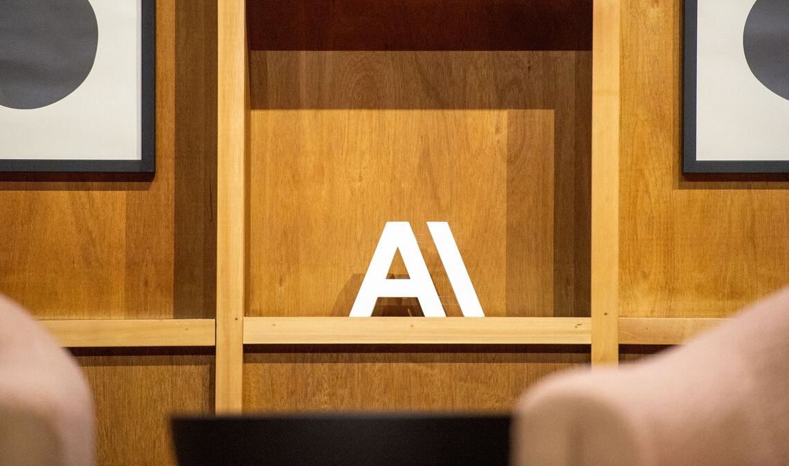 Anthropic ist ein Rivale von Elon Musks KI-Firma xAI.