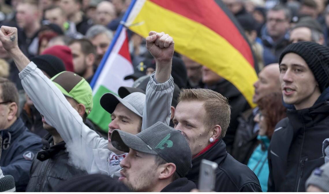Anti-Asyl Demo in Cottbus: destruktive Einstellungen sind unter jungen Männern besonders ausgeprägt.