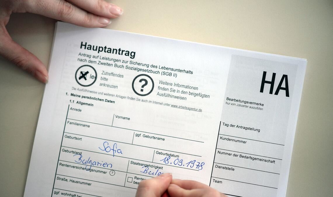Antrag auf Arbeitslosengeld: 2022 wurde wurde deutlich weniger gezahlt als im Jahr zuvor.