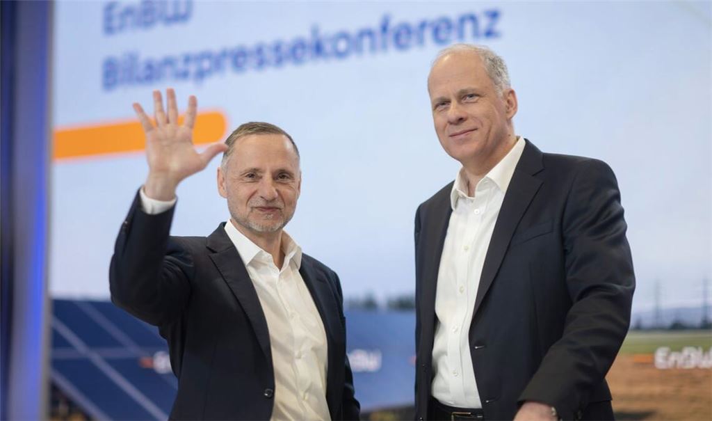 Anzug-Zwillinge bei der EnBW: Finanzvorstand Kusterer (links) und Chef Stamatelopoulos bei der EnBW-Bilanzpressekonferenz.