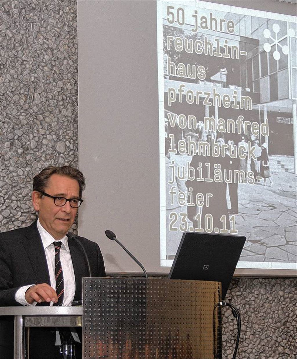 Architekt Hans Günter Merz bezeichnet das Reuchlinhaus als „das großartigste Stück Architektur in Pforzheim“. 