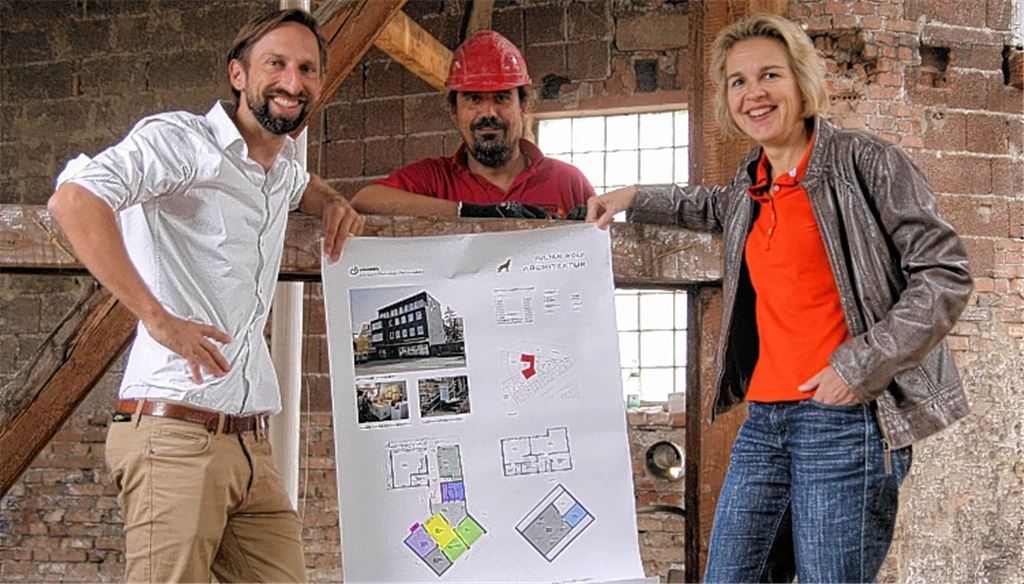 Architekt Julian Wolf, Wohntreff-Leiter Stefan Baiker und Lebenshilfe-Geschäftsführerin Sandra Sailer (v.li.) freuen sich auf die neuen Räumlichkeiten. 