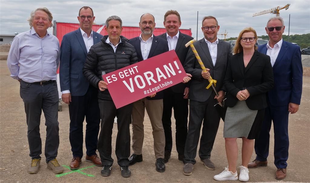 Architekt Thomas Herrmann, Frank Schneider, Peter Laustetter, Armin Dauner, Achim Geisbauer, Roy Lilienthal, Pia Theresia Franke und Hans-Josef Hotz (v.li.). Fotos: Friedrich