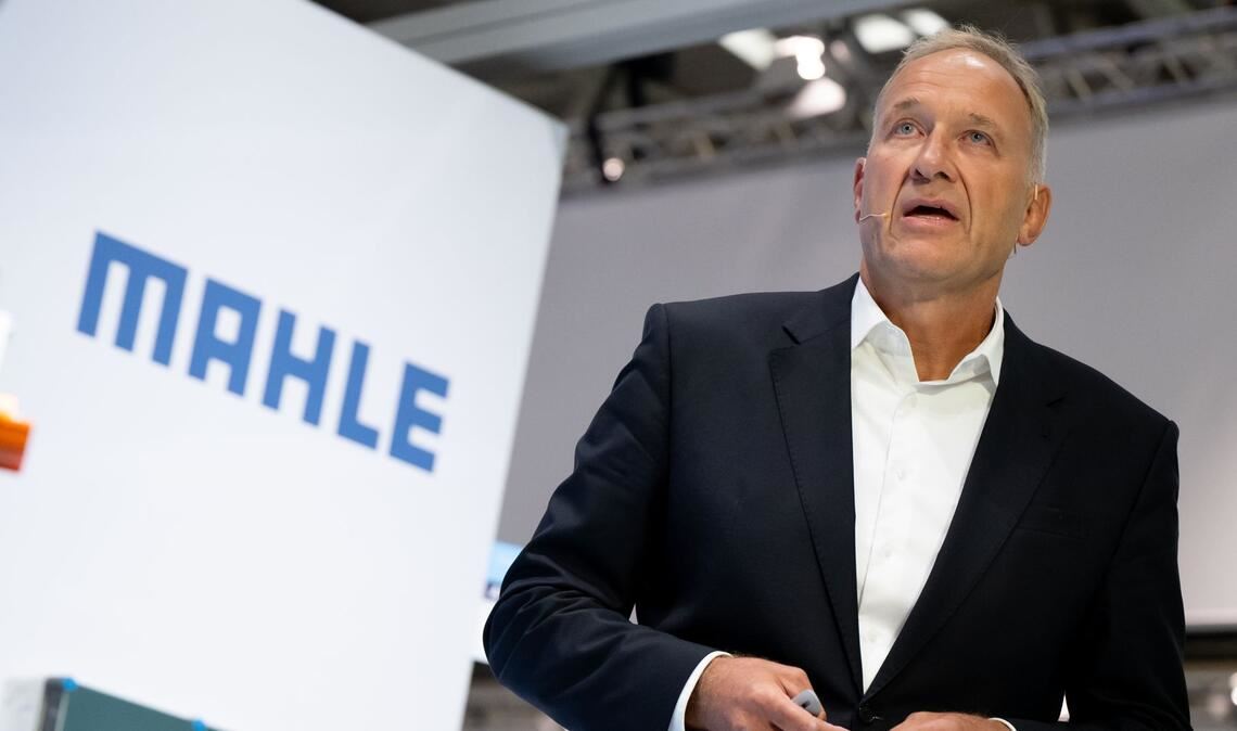Arnd Franz ist CEO des Autozulieferers Mahle, der seine Firmenzentrale in Stuttgart hat.