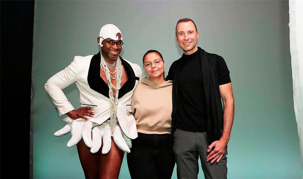 Artist Brian Scott Bagley, Melanie Bouillon, Enkelin von Josephine Baker, und Varieté-Chef Timo Steinhauer (re.)