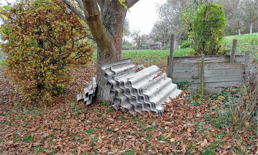 Asbestplatten wild entsorgt