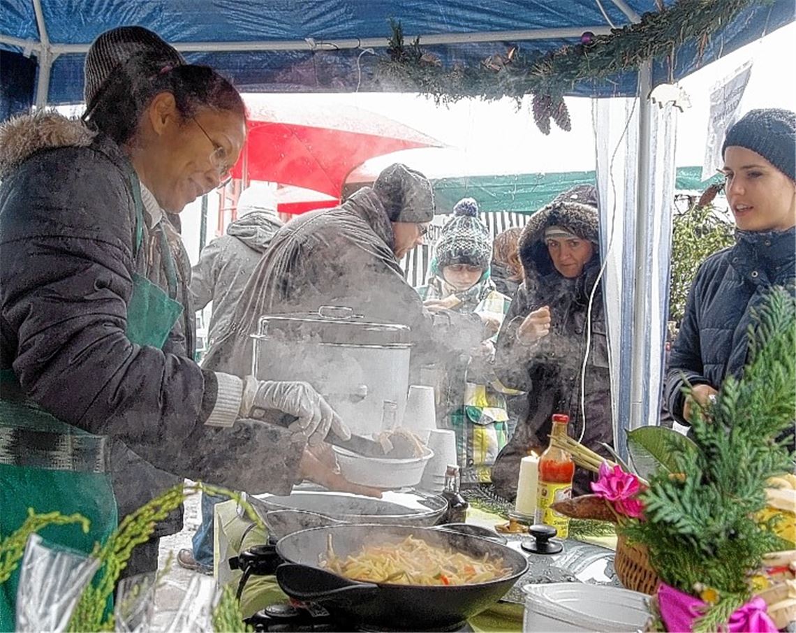Asiatische Spezialitäten gibt es auf dem Großglattbacher Weihnachtsmarkt. Foto: Fotomoment