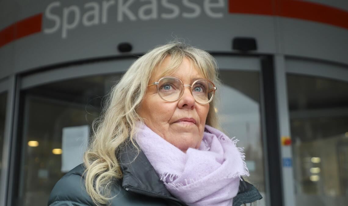 Astrid Kaiser hatte ein Schließfach in der Gelsenkirchener Sparkasse. Jetzt fühlt sie sich doppelt betroffen.