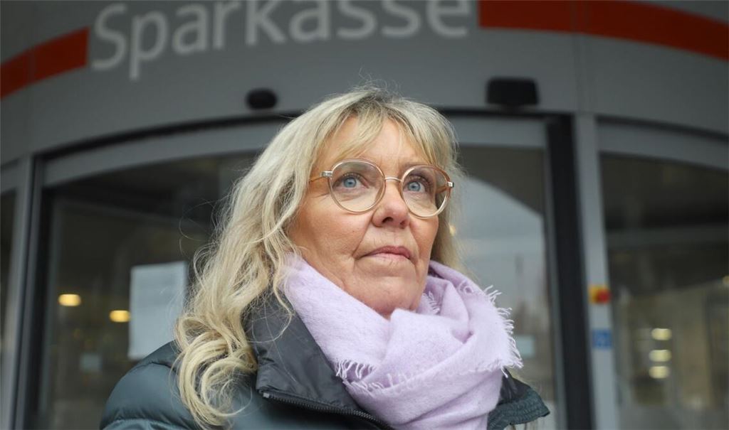 Astrid Kaiser hatte ein Schließfach in der Gelsenkirchener Sparkasse. Jetzt fühlt sie sich doppelt betroffen.