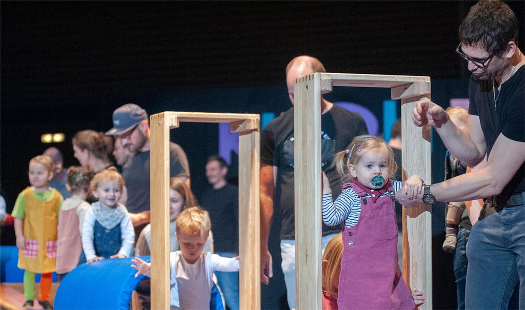 „Astrid Lindgrens kleine Helden“: Die Nachwuchssportler des Eltern-Kind-Turnens sind die jüngsten Teilnehmer der Weihnachtsfeier des TV Mühlacker. Foto: Fotomoment
