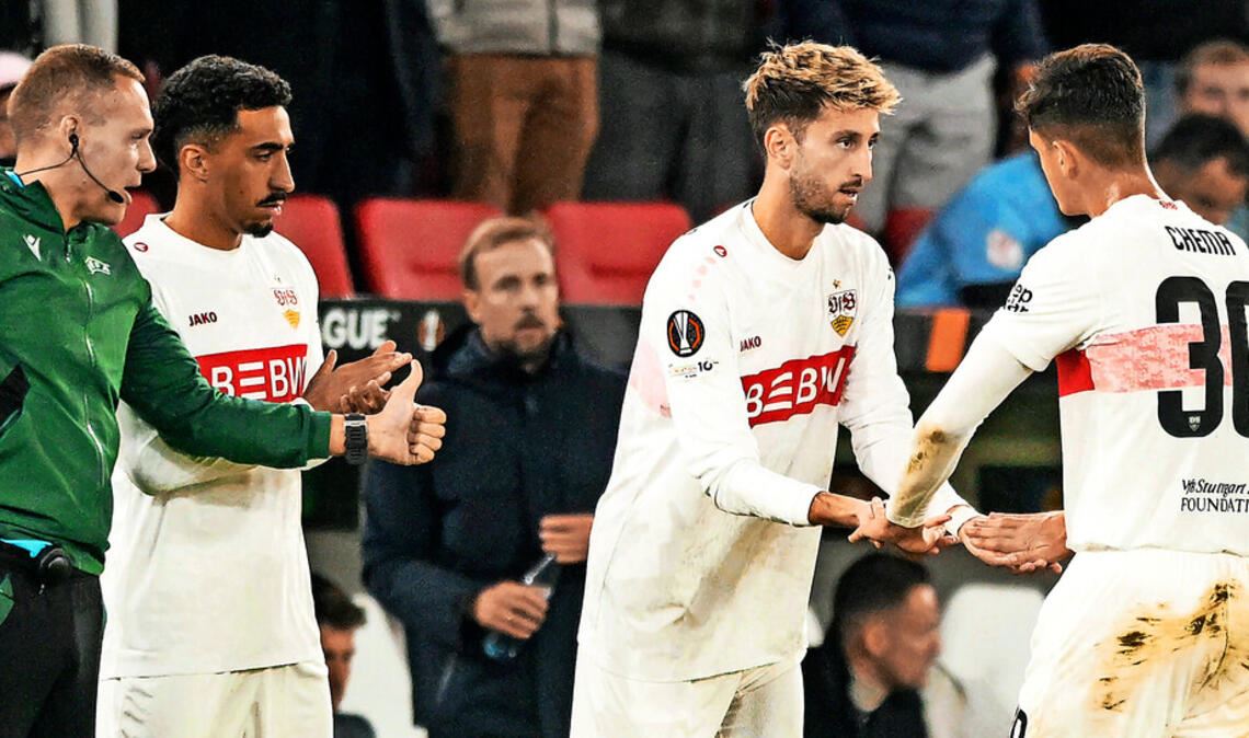 Lust und Last des Doppellebens Atakan Karazor (2. von rechts) kommt, Andres Chema (rechts)