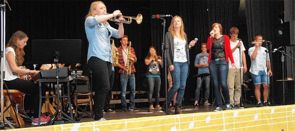 Atomic Kiss, die Band des Maulbronner Salzach-Gymnasiums, überzeugt durch ein hohes musikalisches Niveau und eigene Texte.