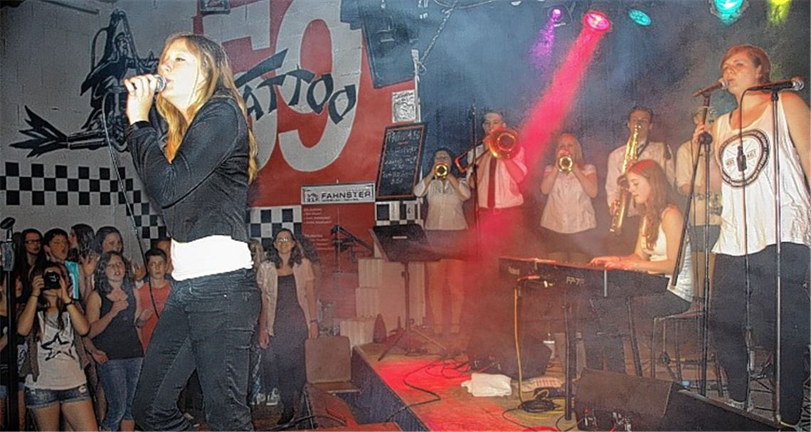 Atomic Kiss erobert mit einer eigenen CD die Bühne im Musicpark Maulbronn.